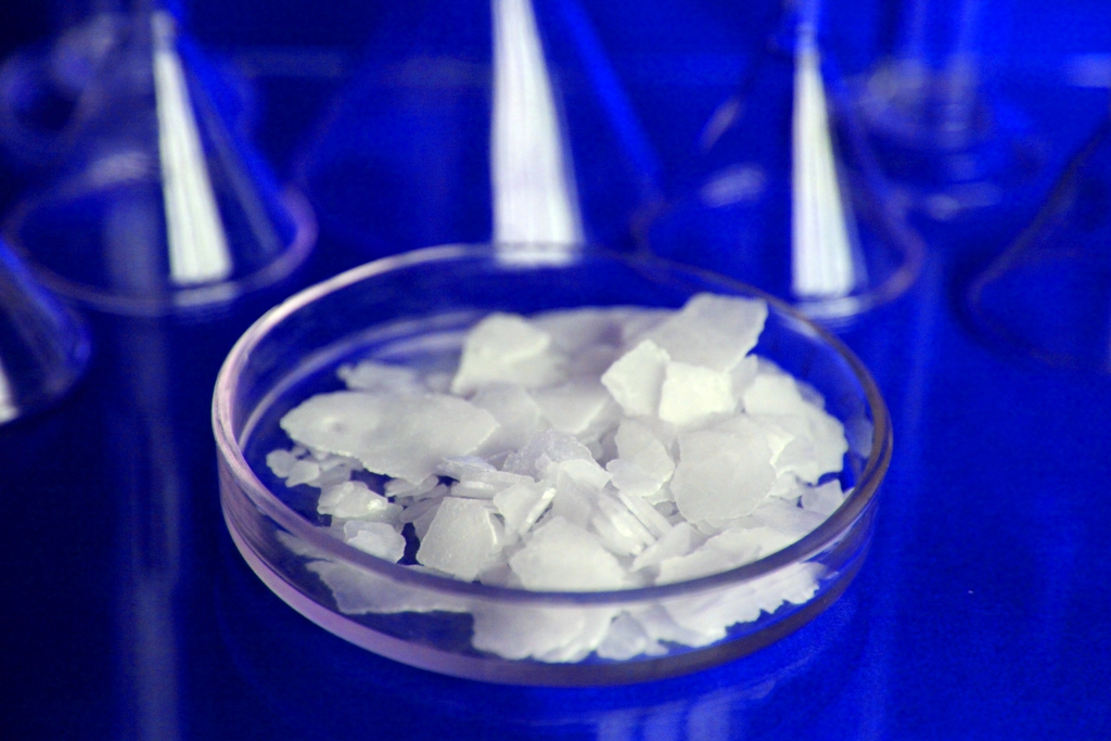 Натр едкий чешуир_2.jpg Натр едкий чешуир_2.jpg